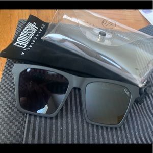 QUAY ALRIGHT SUNGLASSES
